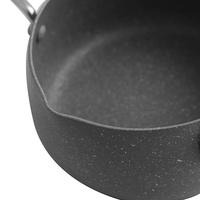 Friteuse en aluminium légère et durable avec deux oreilles, sans couvercle et adaptée aux cuisinières à induction.