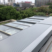 Toit de véranda moderne en aluminium et polyuréthane, volet roulant électrique, format intégré, puits de lumière simple