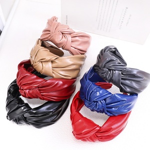 عصابة رأس أنيقة عريضة من DREAM FASHION بتصميم معقود رائجة البيع مصنوعة من الجلد الصناعي للحفلات وإكسسوارات شعر الفتيات - Product Image 2