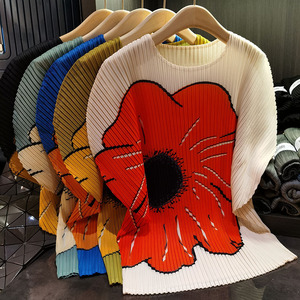 เสื้อยืดพลีททรงหลวมไซส์ใหญ่ลายดอกทานตะวัน ปี 2026 สำหรับผู้หญิง แขนทรงปีกค้างคาว ลายสก็อตแบบเป็นทางการ 3 มิติ เป็นมิตรกับสิ่งแวดล้อม ประดับลูกปัดแบบโปร่ง สำหรับฤดูร้อน - Product Image 1