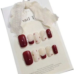 Carte de présentation personnalisée pour faux ongles à presser (mains et pieds) avec pochette en papier - Product Image 2