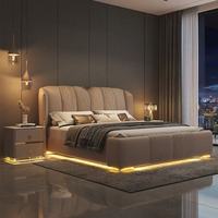 Luxuriöses Plissiertes Echtleder-Doppelbett mit Goldenem Metallfuß, Weich Gepolstert, Massivholzrahmen, Hauptschlafzimmerbett