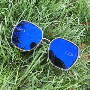 Lentille photochromique <span class=keywords><strong>photogray</strong></span> <span class=keywords><strong>lunette</strong></span> <span class=keywords><strong>anti</strong></span>-<span class=keywords><strong>reflet</strong></span> hexagone 2024 oversize bling bling diamant crème lunettes bloquant la lumière bleue - Product Image 1