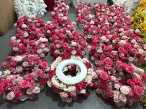 Centro de Mesa de Flores Artificiales Rosa Blanco de 60 cm, el Más Vendido de GreenLife, para Decoración de Mesa de Boda y Banquete - Product Image 2