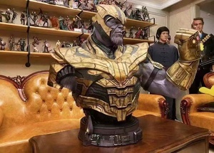 Statue de Thanos grandeur nature en résine, sculpture 1:1 de la Gauntlet de l'Infini Marvel avec base LED pour présentation en centre commercial - Product Image 5