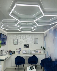 Oto detaylandırma LED ışıkları soğuk beyaz petek aydınlatma 5 Hex desen araba yıkama garaj tavan tasarım atölyesi için uygulama - Product Image 3