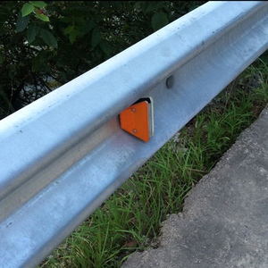 Wegbeveiliging reflector trapeziumvormig & rond, PVC materiaal, EN124 norm, duurzaam, verkeersveiligheid - Product Image 2
