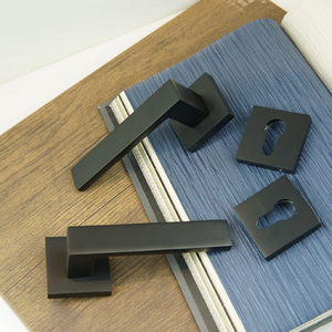 Manija de <span class=keywords><strong>Puerta</strong></span> Cuadrada Moderna de Aleación de Zinc Negro Mate para Puertas de Madera - Product Image 3