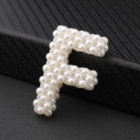 Accessoires de chaussures artisanaux en fer avec 26 lettres et perles d'imitation, breloques, pièces de chaîne de téléphone perlée de Yiwu - Vente en gros disponible