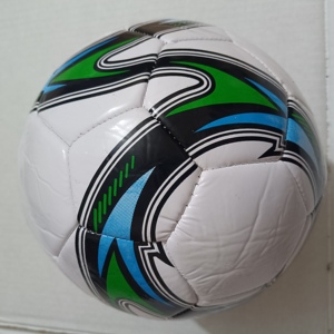 Paquete de Balones de Fútbol Personalizados con Colores a Medida, Cosidos a Máquina, para Uniformes y Identidad del Equipo - Product Image 3