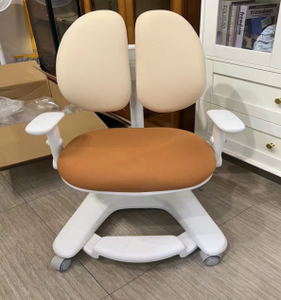 Chaise de bureau ergonomique moderne avec dossier divisé, base en plastique, revêtement orange, design minimaliste, mobilier pour la maison - Product Image 6
