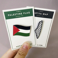 Spilla all'ingrosso personalizzata, rotonda, in metallo smaltato morbido/duro, con bandiera e mappa dell'Arabia Saudita, con cartoncino di supporto