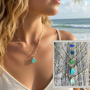 Collar Unisex Hecho a Mano con Colgante de Inicial Personalizada en Acero Inoxidable Chapado en Oro de 18K con Cristal Marino, Inspirado en el Océano - Product Image 1