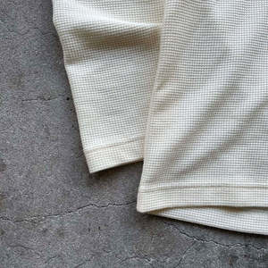 Camiseta de Manga Larga Estilo Vintage para Hombre de Lujo Casual Tejido Waffle de 300 Gsm de Gran Tamaño Personalizada Estilo Urbano en Color Blanco - Product Image 4