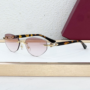 Lunettes de soleil rectangulaires tendance de luxe avec verres carrés UV400, monture métallique sans bords, lunettes de créateur, lunettes de soleil œil de chat à la mode - Product Image 2