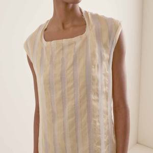 Nouvelle arrivée en usine, robe d'été sans manches pour femmes, composée d'une robe midi en soie à imprimé rayé, qui glisse légèrement sur la silhouette - Product Image 3