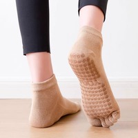 Chaussettes de yoga à cinq doigts en gros - Antidérapantes avec grip individuel pour chaque orteil, matière extensible, OEM/ODM, faible MOQ, nouvelles chaussettes antidérapantes pour le pilates