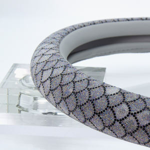 Housse de volant universelle scintillante, design écailles de poisson entièrement en strass, antidérapante pour voitures - Product Image 1