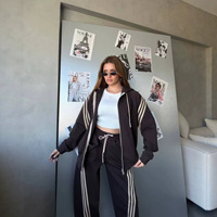 Ensemble sport et loisirs de style européen et américain avec empiècements contrastés, veste à col montant zippée et pantalon large