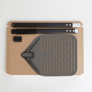 <span class=keywords><strong>Pelle</strong></span> à pizza rectangulaire de qualité supérieure avec tête en aluminium anodisé oxydé perforé et manche en fibre de carbone de 150 cm - Product Image 4