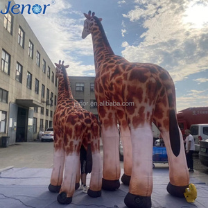 La Jirafa Inflable se Puede Personalizar para Uso en Zoológicos, Circo, Fiestas o como Decoración Publicitaria - Product Image 3