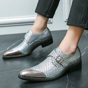 สินค้ามาแรงปี 2025 รองเท้าเดรสผู้ชายสีทองและสีเงินเงา แต่งหัวแหลมพร้อมหัวเข็มขัดโลหะ สำหรับงานแต่งงานและงานปาร์ตี้ - Product Image 4