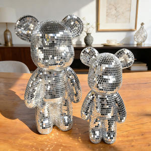 Figura de Oso con Bola de Discoteca - Decoración Artística Altamente Reflectante, Artículo Coleccionable Único para Escritorio, Fiestas, Sala de Juegos, Pieza de Conversación - Product Image 2