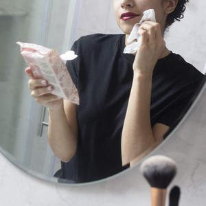Lingettes hygiéniques jetables de haute qualité pour le visage et la peau Lingettes de maquillage apaisantes pour le nettoyage du visage adulte Type féminin - Product Image 2