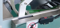 Machine d'étiquetage semi-automatique à bas prix pour bouteilles rondes/machine d'impression d'étiquettes de bouteilles en PET