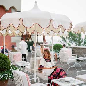 ร่มสนามทรงเจดีย์หรูหราสไตล์โบโฮสีขาววินเทจทันสมัยตกแต่งด้วยพู่ห้อยแบบสแกลลอป ขนาด 8.5 ฟุต สำหรับสระว่ายน้ำกลางแจ้ง ขายส่ง - Product Image 2