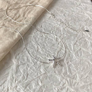 Collier simple en argent pur S925 avec un seul diamant, design de niche de luxe léger, chaîne en os de serpent, pendentif tendance - Product Image 1