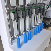 Machine de remplissage semi-automatique à 4 têtes pour liquides dégraissants, détergents et produits corrosifs, format 1 gallon (1L)