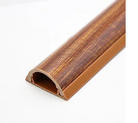 Goulotte de câblage en PVC imitation bois avec autocollant de fixation