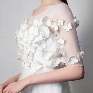 Robe de mariée en maille à col en U et manches courtes avec appliques florales pour la photographie de voyage - Product Image 3