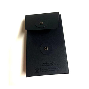 Sobre Pequeño de Color Negro con Logotipo Personalizado en Relieve, Sobre para Empaquetar Tarjetas de Visita - Product Image 3