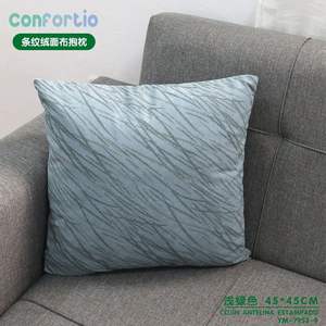 หมอนผ้ากำมะหยี่ลายทางสีเขียวอ่อน Antelina ขนาด 45*45 ซม. หมอนรองนั่งและหมอนอิง Antelina Estampado - Product Image 3