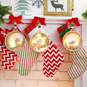 Juego de adornos rústicos de granja de Navidad LED 3D para decoraciones de árboles de Navidad, adornos colgantes de madera de reno con purpurina - Product Image 4