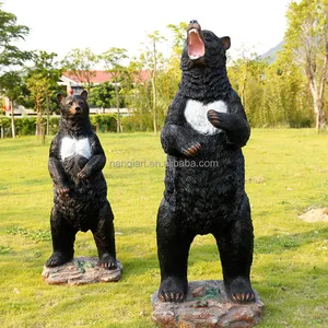 Yaratıcı el yapımı reçine hayvan heykelleri çim dekor sahne yaşam boyutu fiberglas yaban hayatı ayakta siyah ayı heykeller tabanı ile