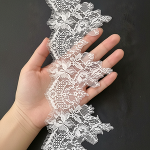 Pizzo in Rete con Motivi Floreali per Abiti da Sposa, Borse e Pigiami - Product Image 2