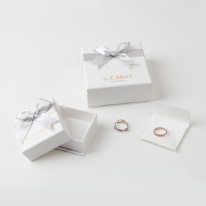 Scatola per Gioielli di Lusso con Design Personalizzato OEM, Confezione in Carta Lucida con Scatola di Imballaggio - Product Image 1