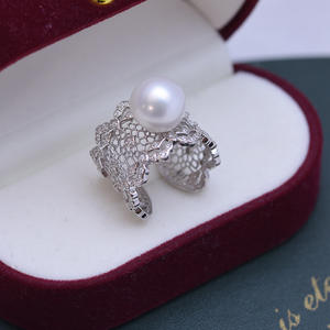 Anillo de Plata S925 con Perla Redonda Blanca de 10-11 mm de Wenchi Zhuji Danshui, Luz Intensa, Pequeñas Imperfecciones, Diseño Calado, Modelo 24755 - Product Image 1