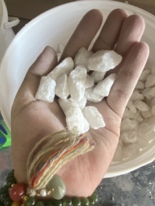 Grava blanca <span class=keywords><strong>de</strong></span> jardín <span class=keywords><strong>de</strong></span> alta calidad, aprobada por ISO9001, material puro probado, resistente a las heladas, <span class=keywords><strong>para</strong></span> pasillos <span class=keywords><strong>de</strong></span> resorts <span class=keywords><strong>de</strong></span> alta gama. - Product Image 3