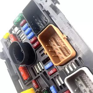 Pièces automobiles Boîte à fusibles 9809742880 9666700480 pour Peugeot 307 408 Ensemble de boîte à fusibles - Product Image 3