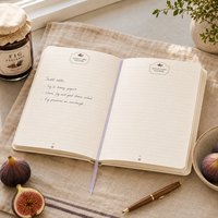 Carnet personnalisé LABON avec étiquette de fruits, couverture crème, illustration vintage de figue, pages lignées, marque-page ruban violet, journal alimentaire OEM ODM