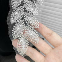 En gros, Applique en plumes, sequins et perles brodées argentées en forme d'aile pour robe de mariée, garniture de vêtement et accessoire