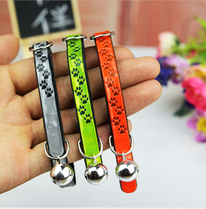<span class=keywords><strong>Collar</strong></span> Reflectante Multicolor para Perros y Gatos con Estampado de Huellas y Cascabeles - Product Image 2