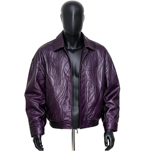 Blouson moto en cuir PU crème pour homme, col rabattu, fermeture éclair, motif géométrique embossé, longueur standard - Product Image 1