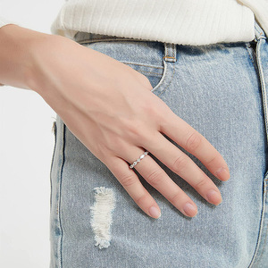 Anello con Design a Linee a Forma di Marquise, Stile Minimalista per Donne - Product Image 2