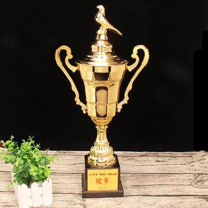 <span class=keywords><strong>2022</strong></span> Nuevo estilo Premio <span class=keywords><strong>mundial</strong></span> de trofeo Trofeo de Paloma Estilo europeo barato Copa de trofeos de fútbol grande de paz - Product Image 5