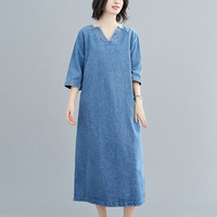 Vente en gros de robe bleue décontractée à manches courtes col en V robe longue en denim de coton à la mode pour femmes fentes avec poches